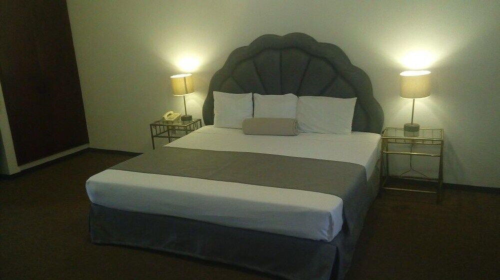 Hotel Suites Bernini Guadalajara Exteriör bild